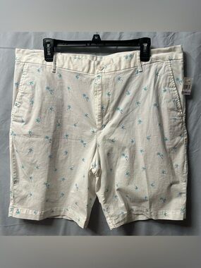 Izod White Men’s Flat Front Shorts with Light Blue Palm Print